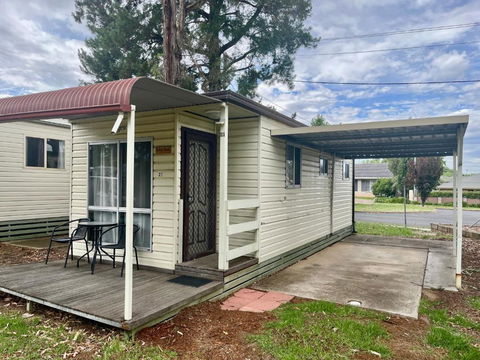 Young Caravan And Tourist Park - E Caravan Parks 1