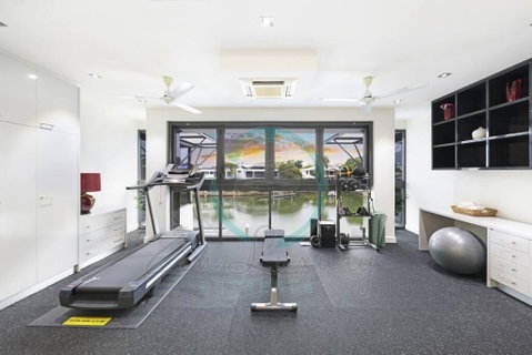 ZenLux: 4BR Bayview Mansion Infinity Pool + Cinema - E Caravan Parks 2